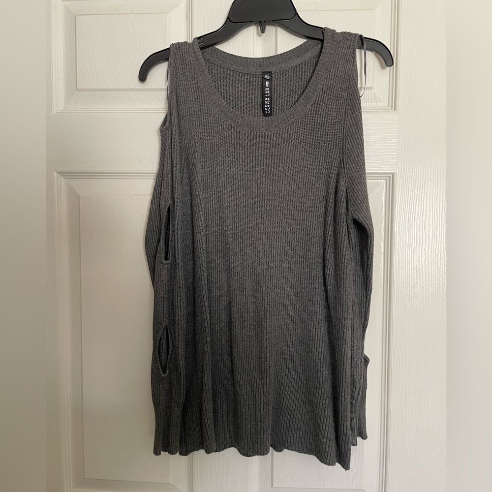 Design Lab Lord & Taylor Gray Sleeve Cutouts Sweater NormCore Stylish